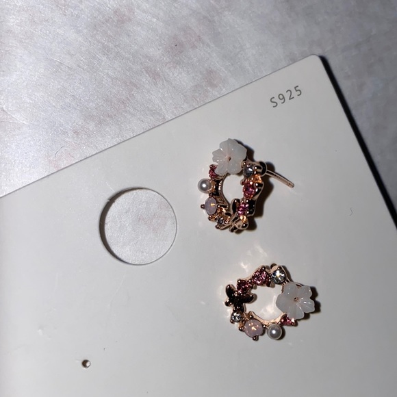 Floral wreath earrings. One butterfly a flower and studded pink crystals. - Picture 6 of 8